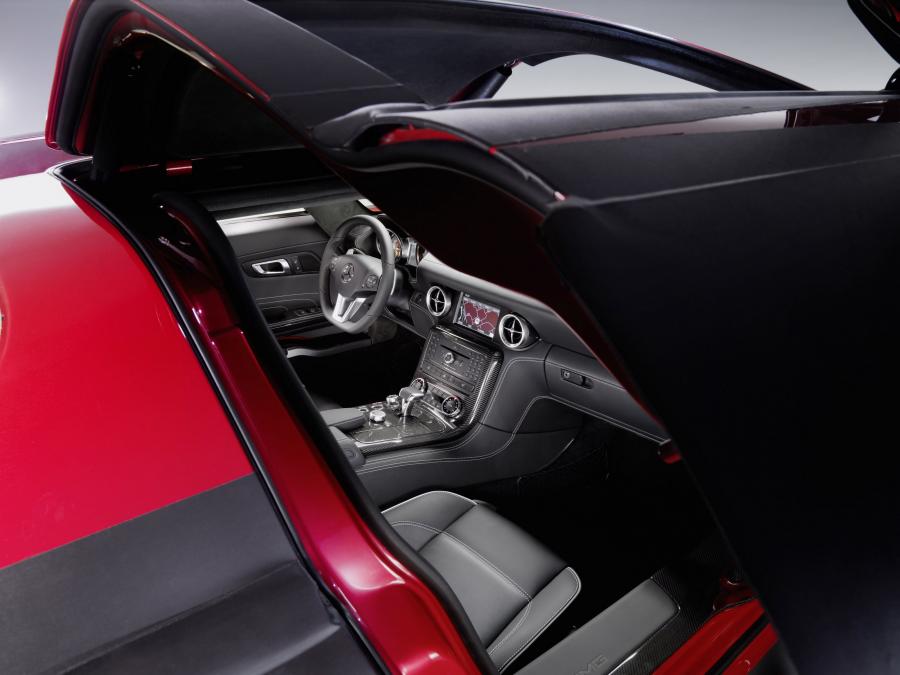  Mercedes-Benz SLS AMG 2010 года  (фото 263 из 526)